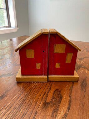 Vintage Little Red Barn Wooden Bookends Hand-Painted Folk Art Kids Bedroom 7"